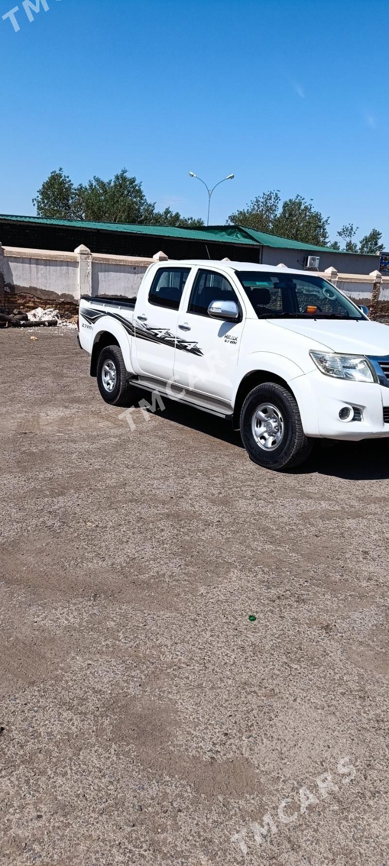 Toyota Hilux 2013 - 280 000 TMT - Daşoguz - img 2