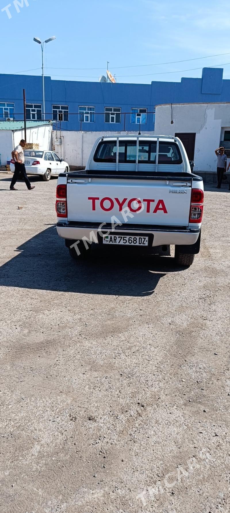 Toyota Hilux 2013 - 280 000 TMT - Daşoguz - img 3