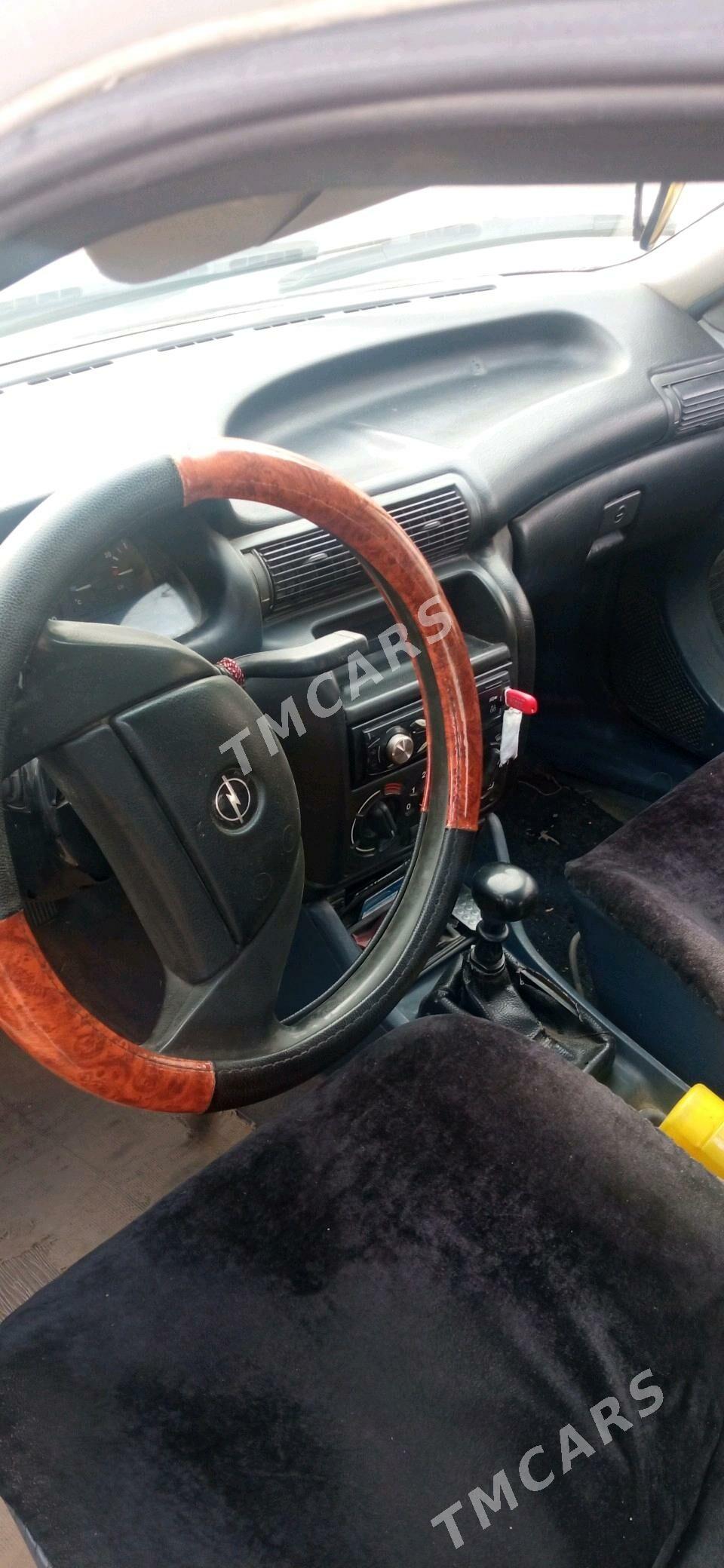 Opel Astra 1992 - 25 000 TMT - Болдумсаз - img 4