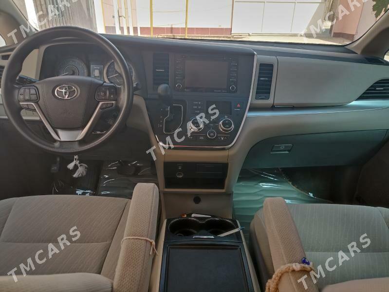 Toyota Sienna 2018 - 350 000 TMT - Балканабат - img 2