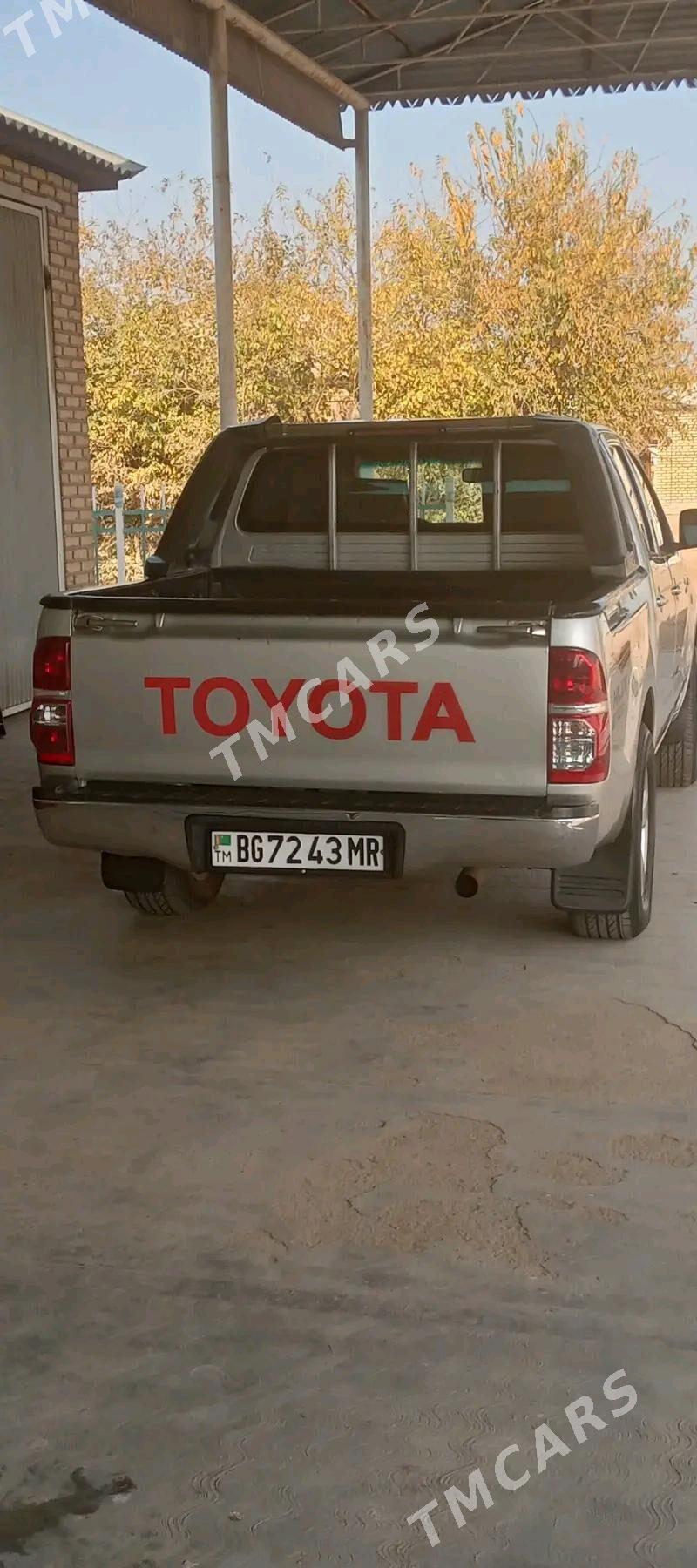 Toyota Hilux 2010 - 240 000 TMT - Сакарчага - img 2