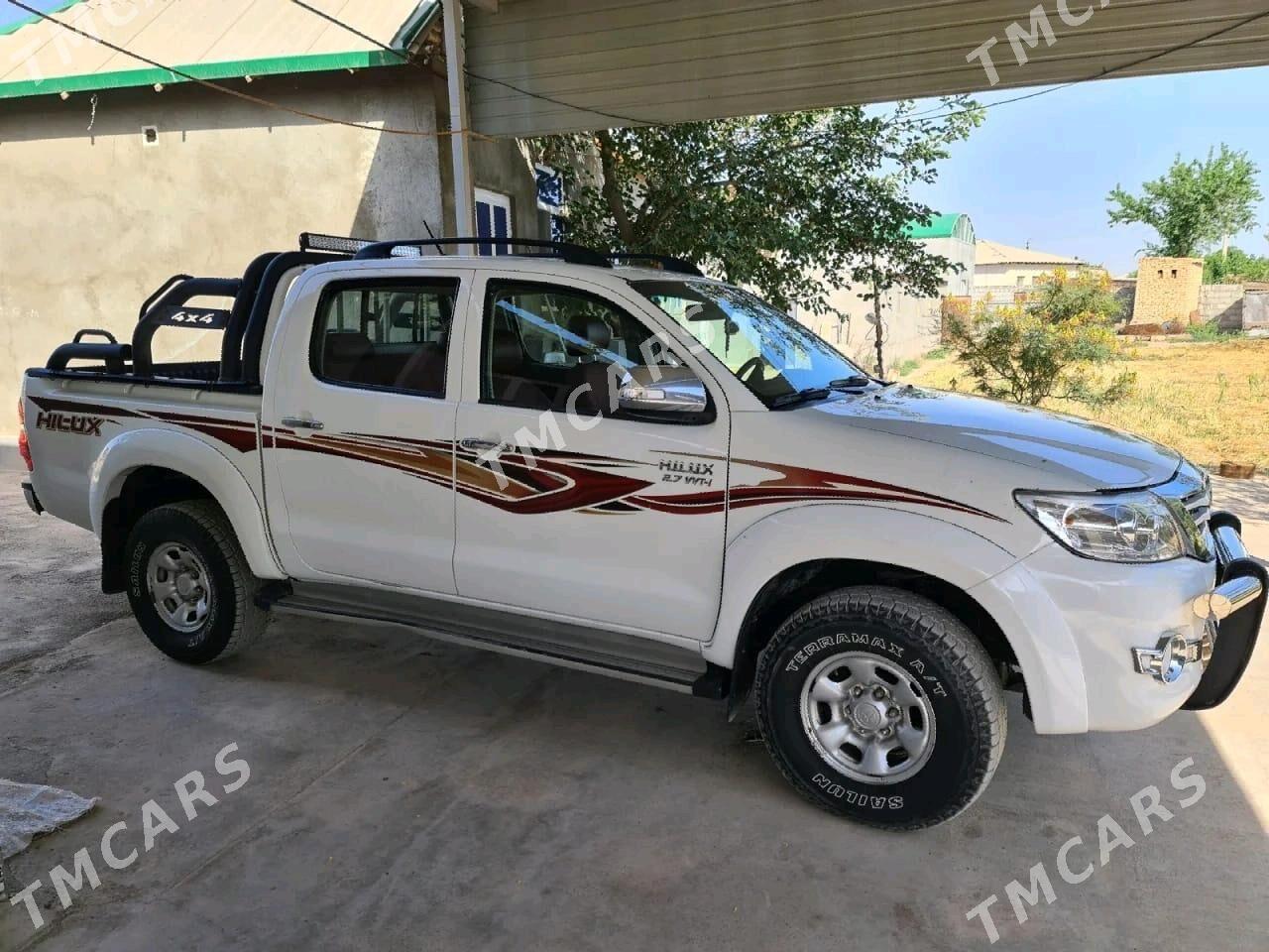 Toyota Hilux 2013 - 320 000 TMT - Köýtendag - img 2