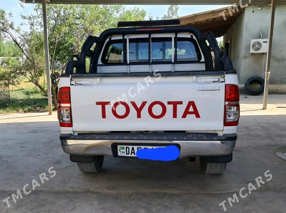 Toyota Hilux 2013 - 320 000 TMT - Койтендаг - img 3