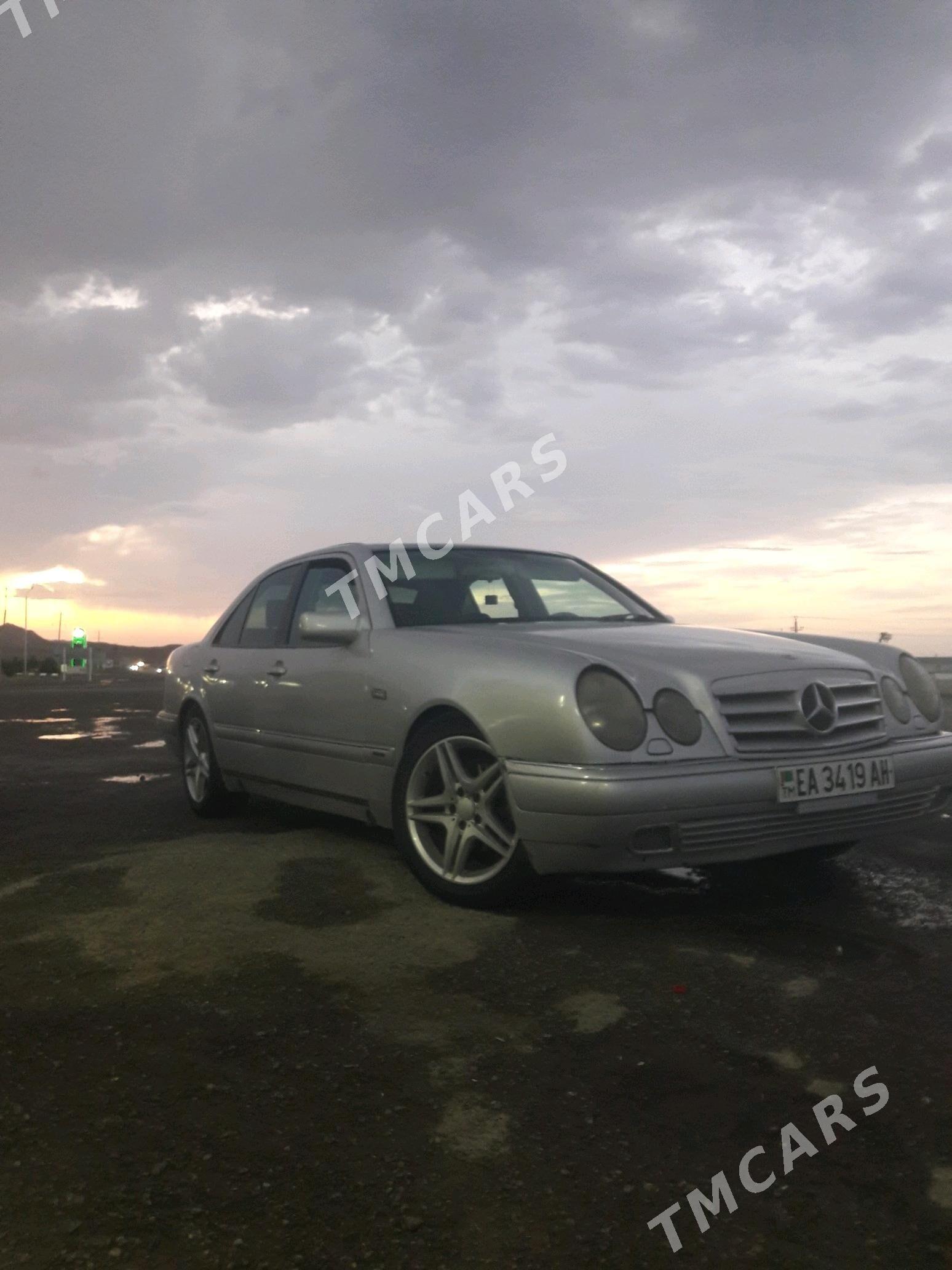 Mercedes-Benz E320 1996 - 65 000 TMT - Bäherden - img 2