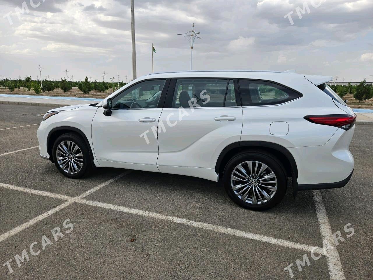 Toyota Highlander 2022 - 705 000 TMT - Aşgabat - img 8