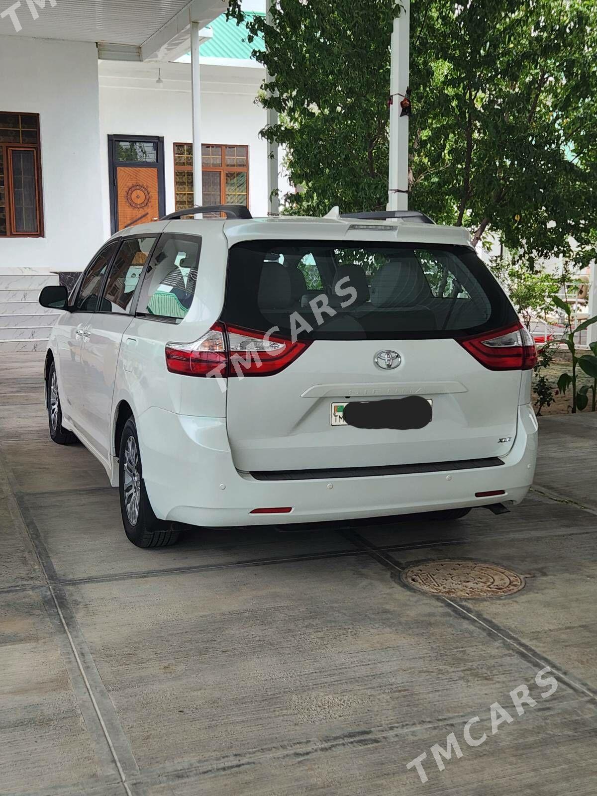 Toyota Sienna 2018 - 510 000 TMT - Aşgabat - img 2