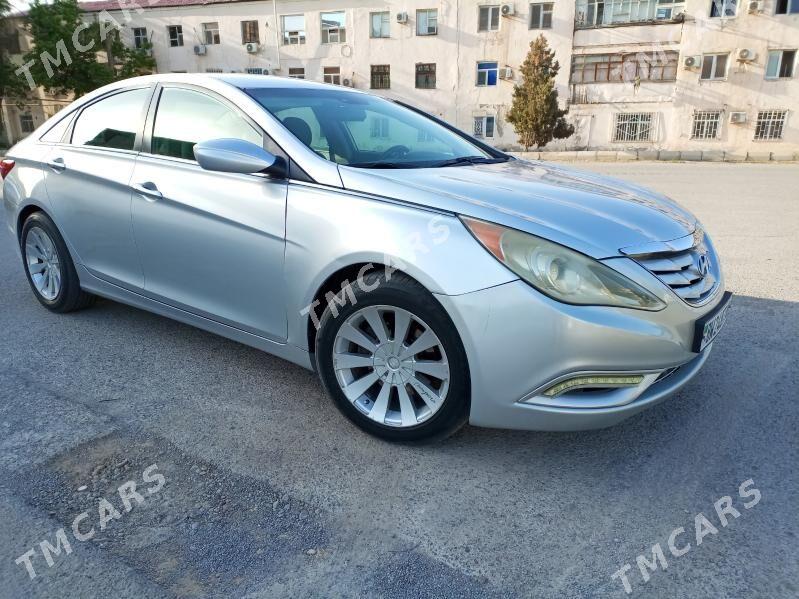 Hyundai Sonata 2010 - 130 000 TMT - Ак-Бугдайский этрап - img 2