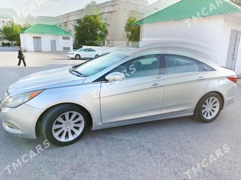 Hyundai Sonata 2010 - 130 000 TMT - Ак-Бугдайский этрап - img 4