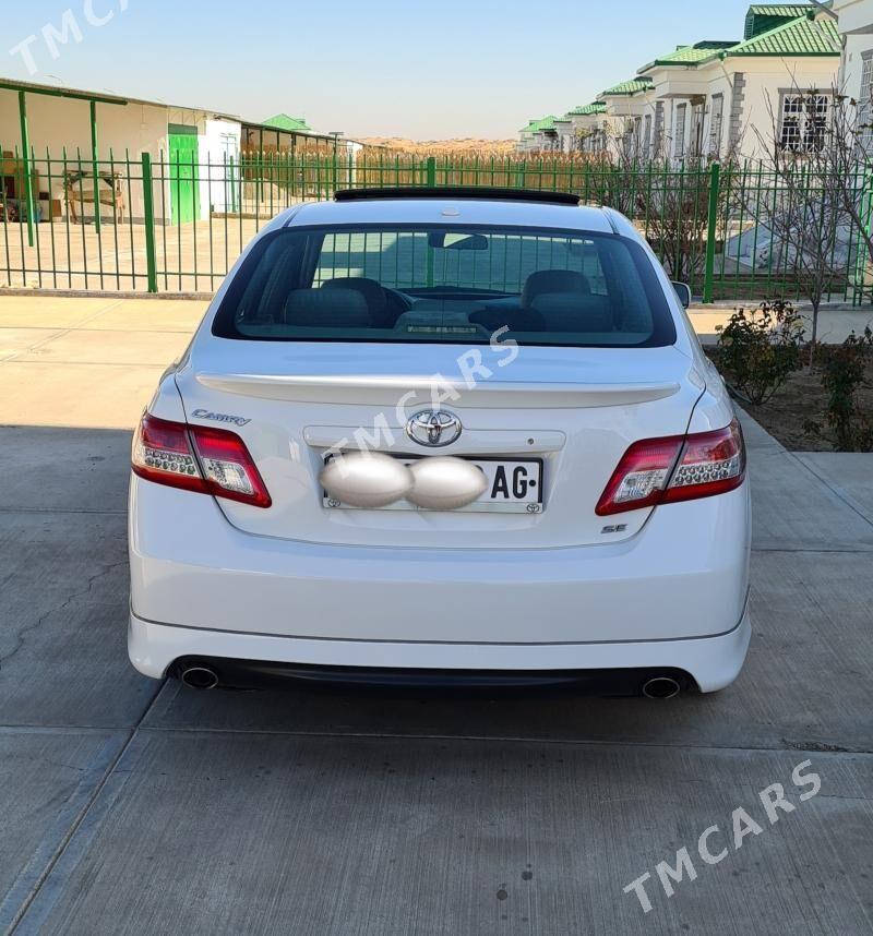 Toyota Camry 2010 - 255 000 TMT - Кëши - img 8