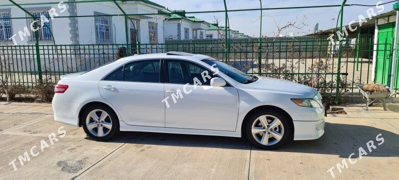 Toyota Camry 2010 - 255 000 TMT - Кëши - img 5