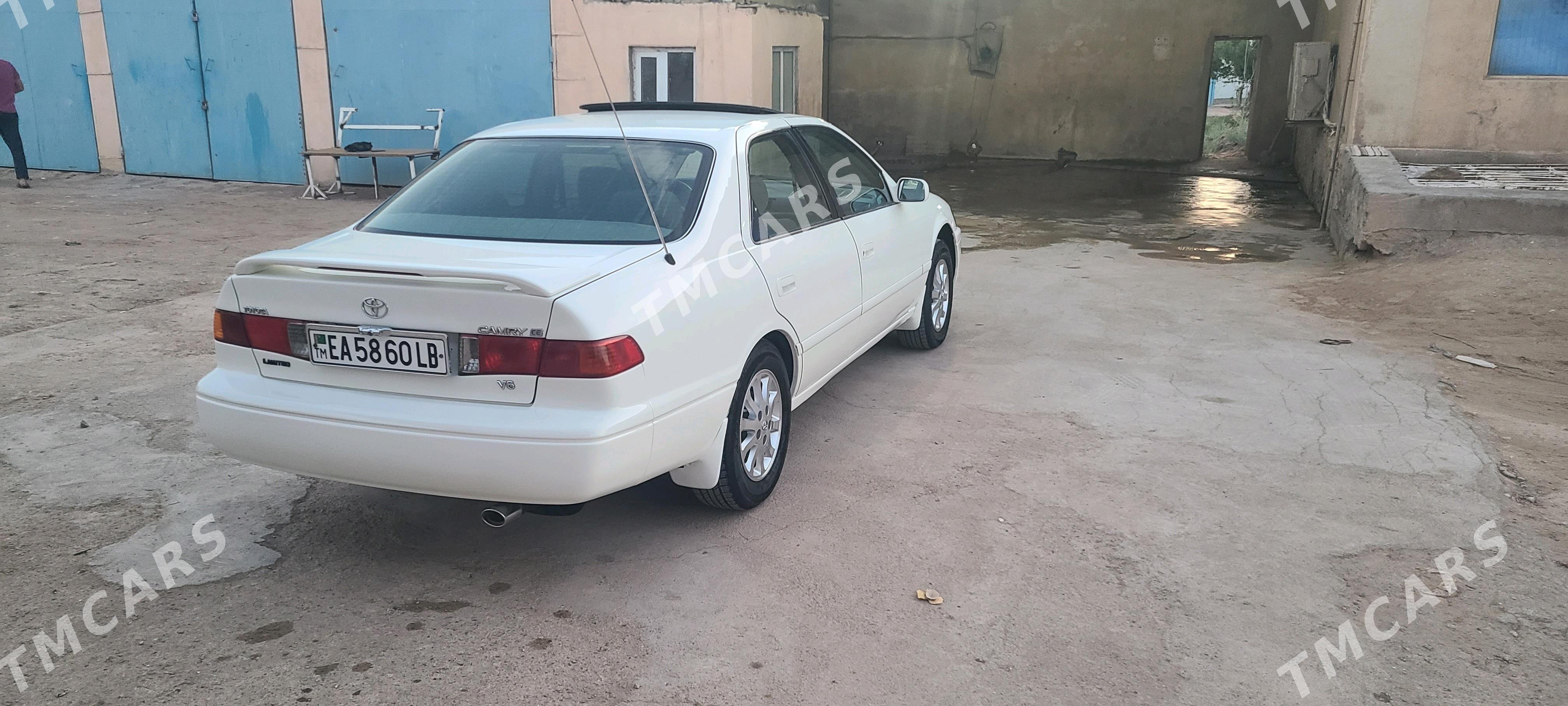 Toyota Camry 2000 - 125 000 TMT - Керки - img 3