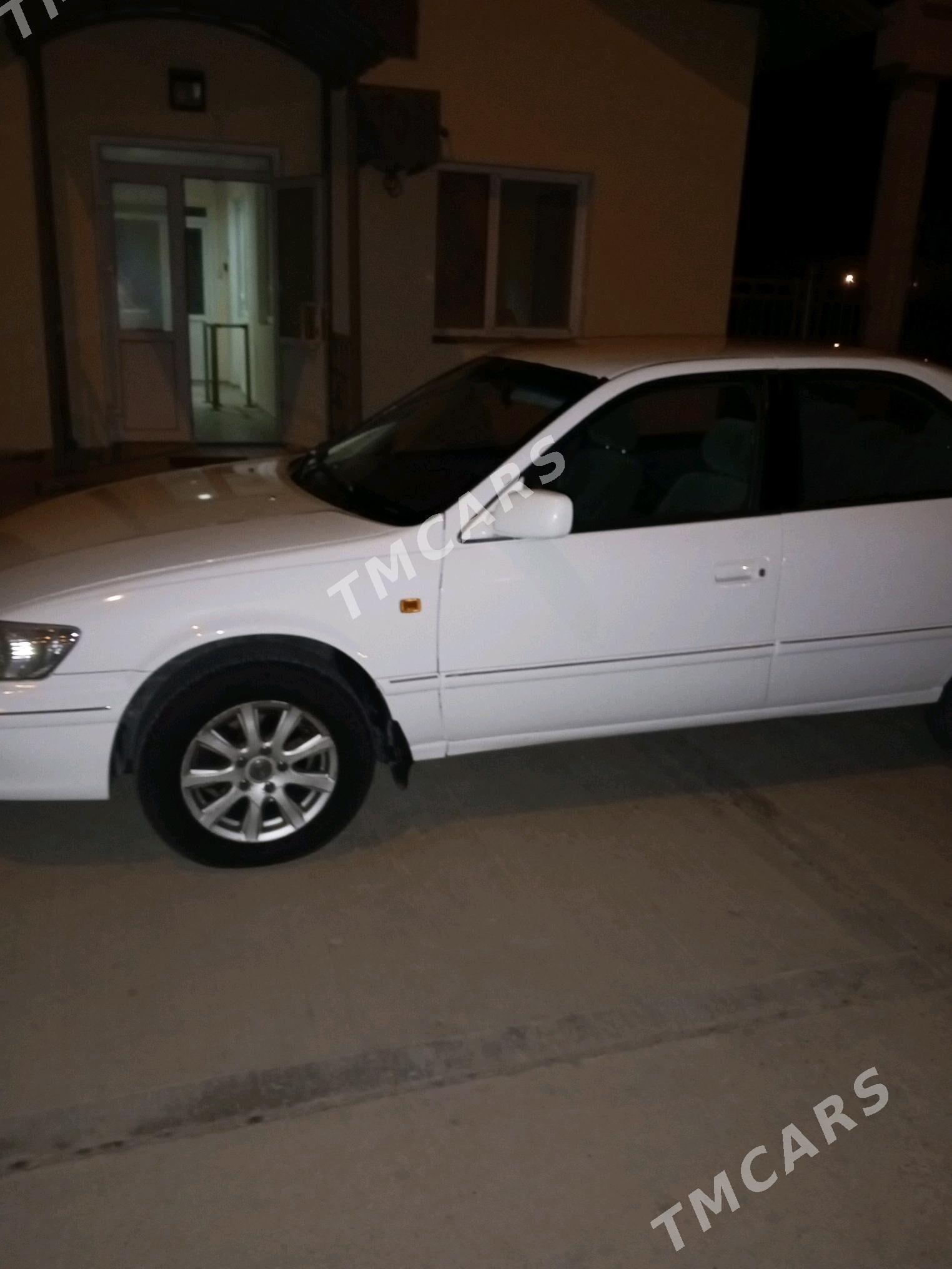 Toyota Camry 2000 - 100 000 TMT - Джебел - img 3