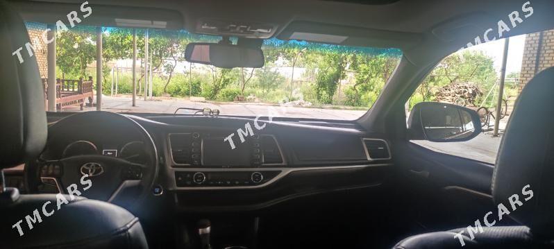 Toyota Highlander 2015 - 400 000 TMT - Сакарчага - img 5