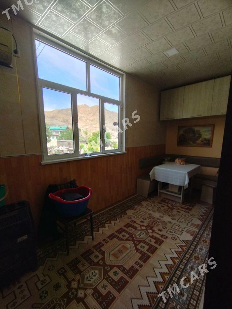Продам квартиру 4ком 3этаж - Türkmenbaşy - img 6