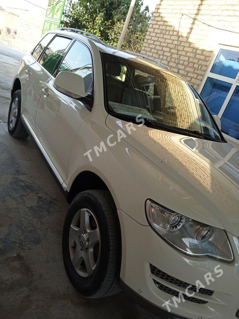 Volkswagen Touareg 2008 - 200 000 TMT - Ак-Бугдайский этрап - img 10