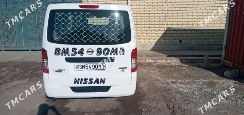 Nissan Urvan 2018 - 310 000 TMT - Mary - img 5
