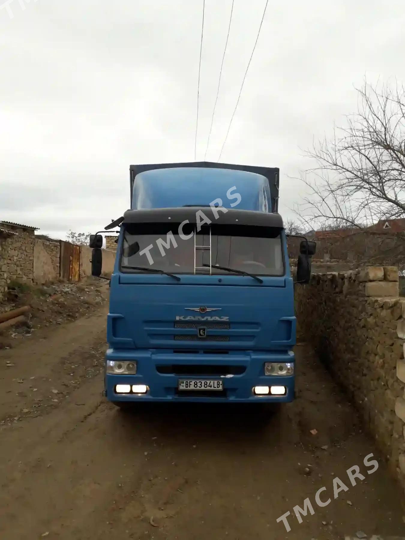 Kamaz 6520 2010 - 550 000 TMT - Магданлы - img 2