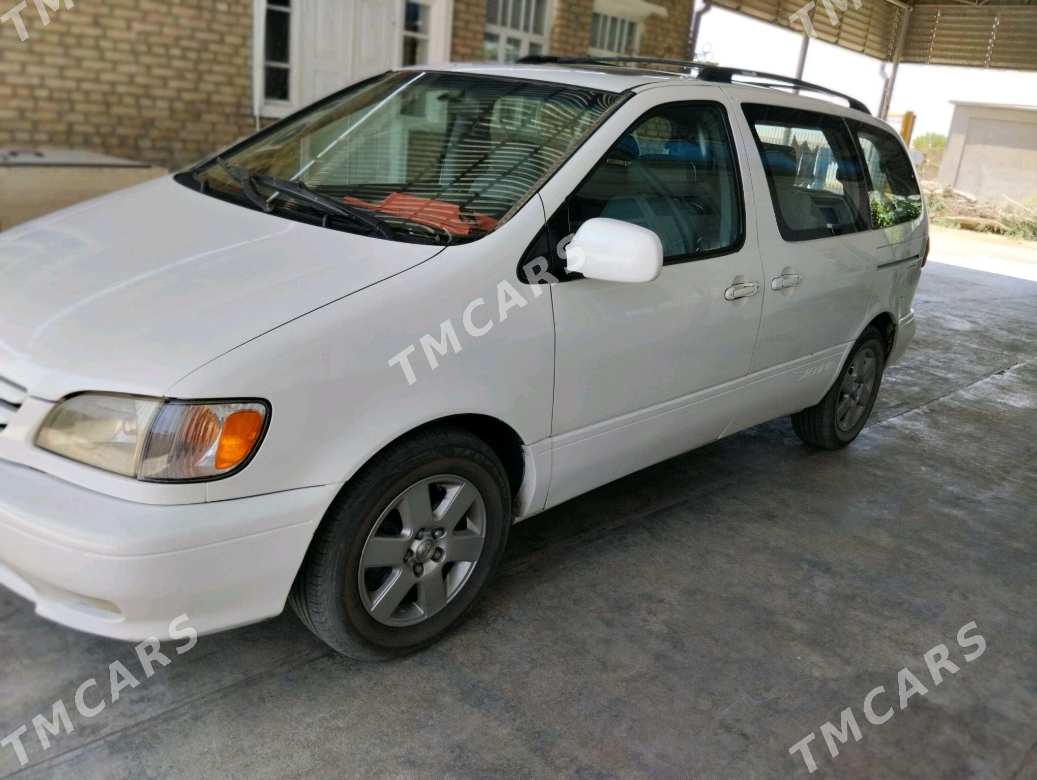 Toyota Sienna 2001 - 126 000 TMT - Мары - img 2