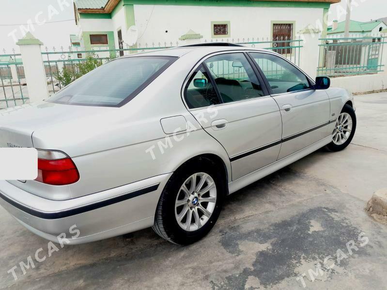 BMW E39 1999 - 100 000 TMT - Балканабат - img 4