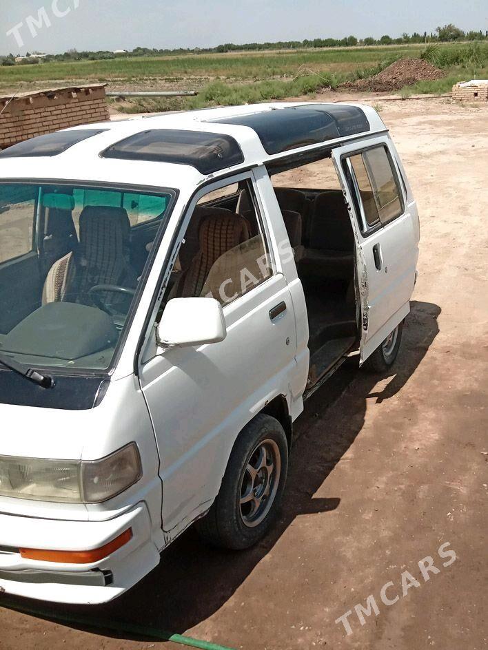 Toyota Town Ace 1990 - 25 000 TMT - Мары - img 4