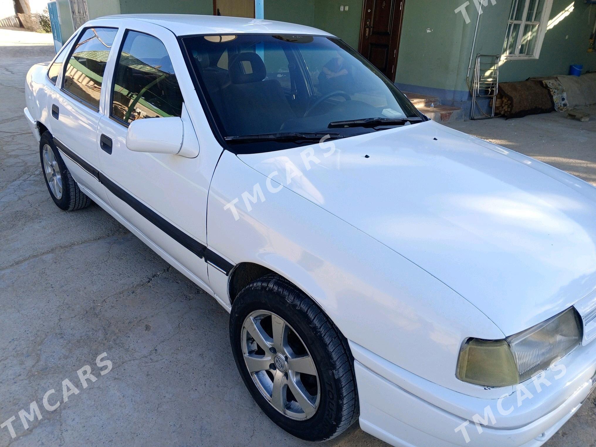 Opel Vectra 1992 - 35 000 TMT - Ýaşlyk - img 2