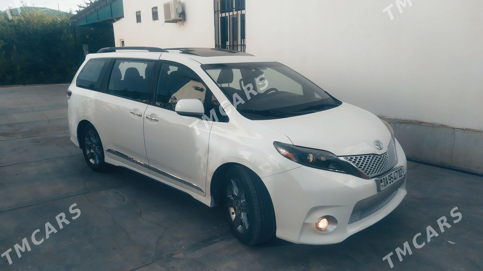 Toyota Sienna 2015 - 320 000 TMT - Daşoguz - img 7