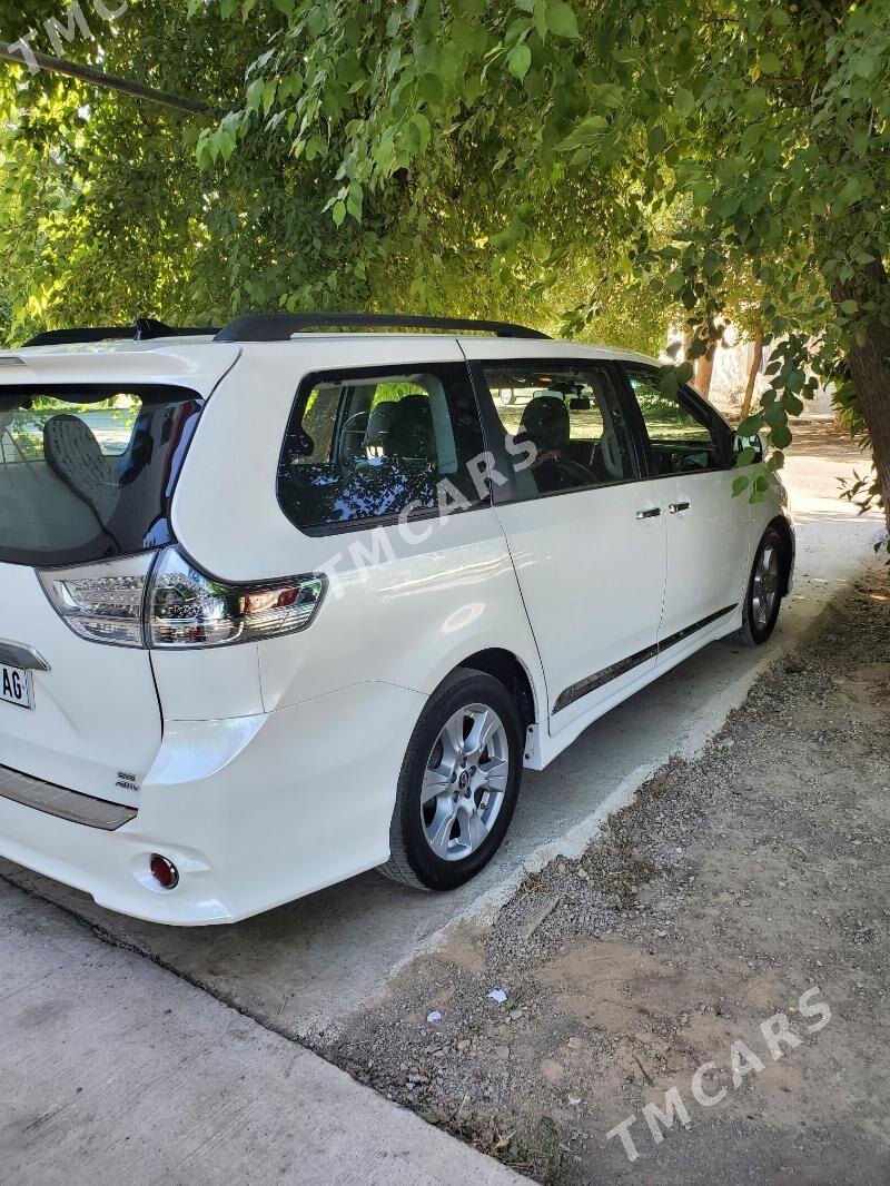 Toyota Sienna 2018 - 405 000 TMT - Ашхабад - img 2