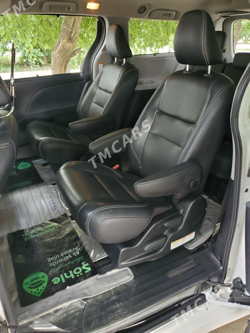 Toyota Sienna 2018 - 405 000 TMT - Ашхабад - img 4