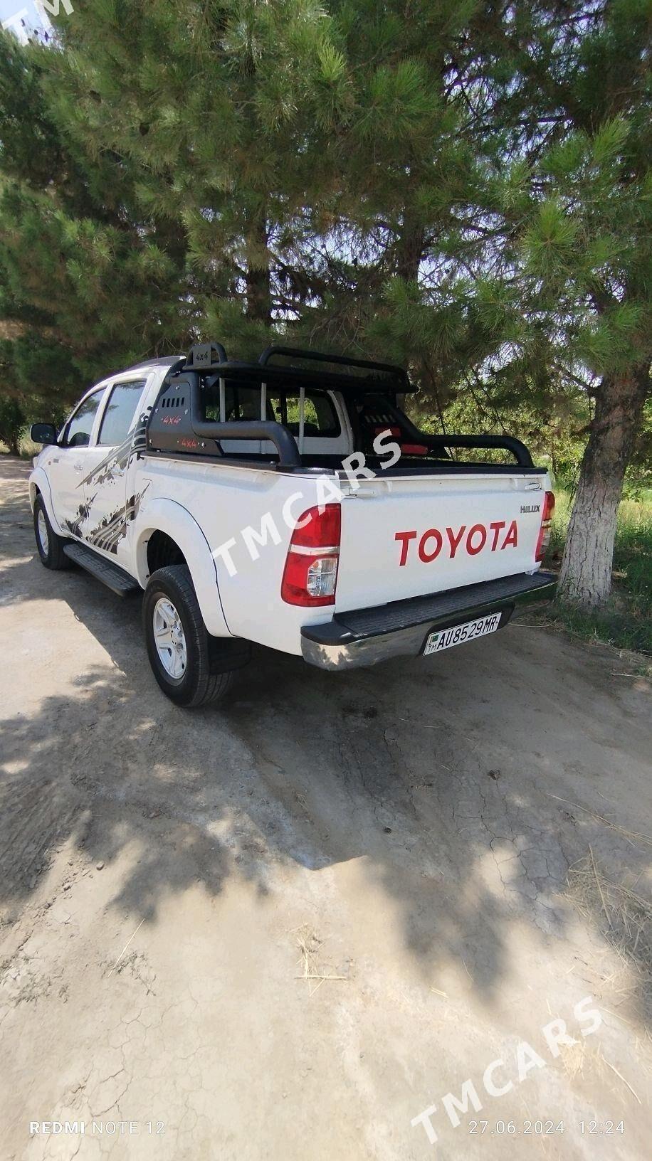 Toyota Hilux 2013 - 280 000 TMT - Мары - img 5