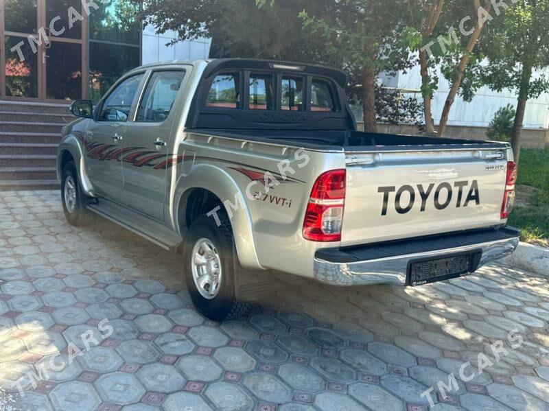 Toyota Hilux 2014 - 315 000 TMT - Туркменбаши - img 2