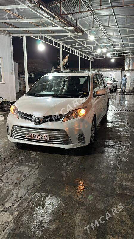 Toyota Sienna 2018 - 400 000 TMT - Aşgabat - img 3