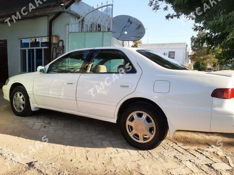 Toyota Camry 2001 - 115 000 TMT - Baýramaly - img 2