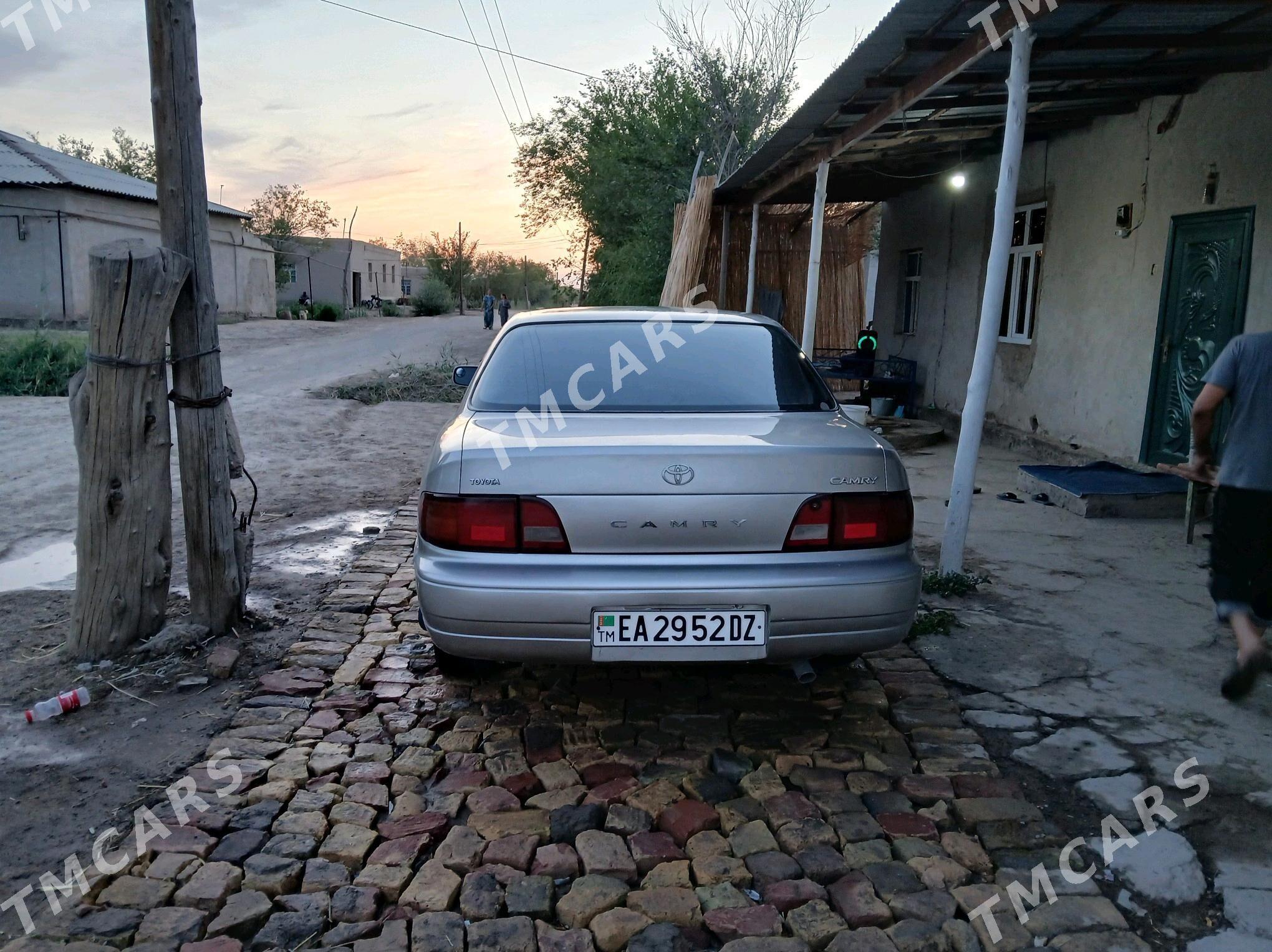 Toyota Camry 1995 - 75 000 TMT - Köneürgenç - img 3