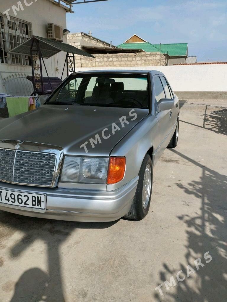 Mercedes-Benz 230E 1993 - 30 000 TMT - Türkmenbaşy - img 3