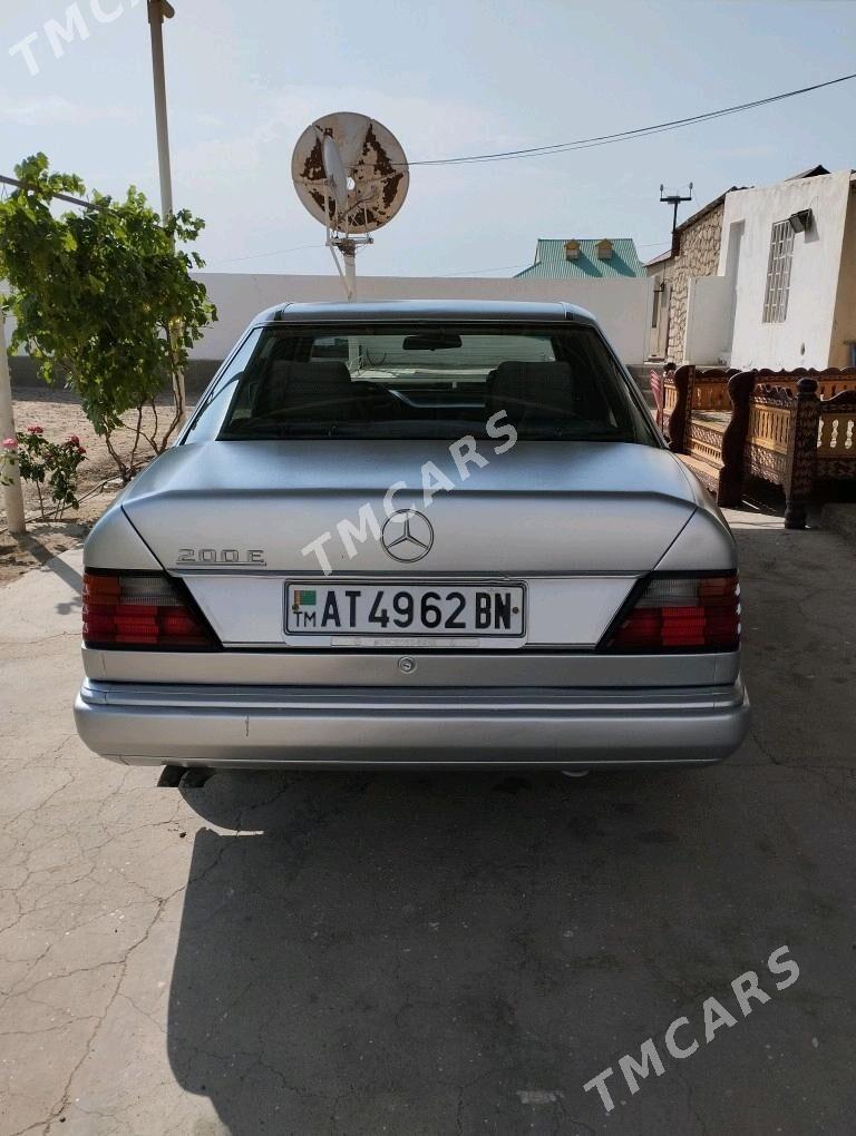 Mercedes-Benz 230E 1993 - 30 000 TMT - Türkmenbaşy - img 8