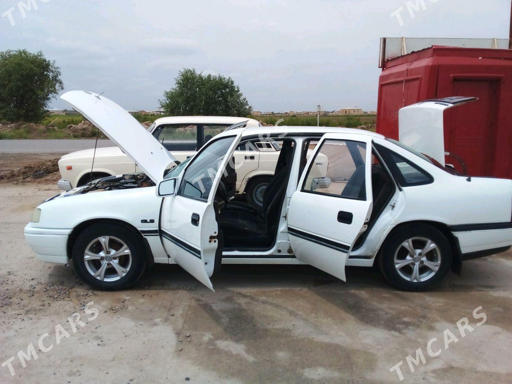 Opel Vectra 1990 - 25 000 TMT - Мары - img 4