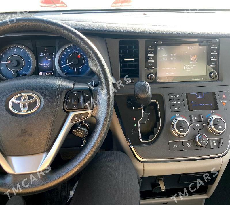 Toyota Sienna 2018 - 330 000 TMT - Байрамали - img 3