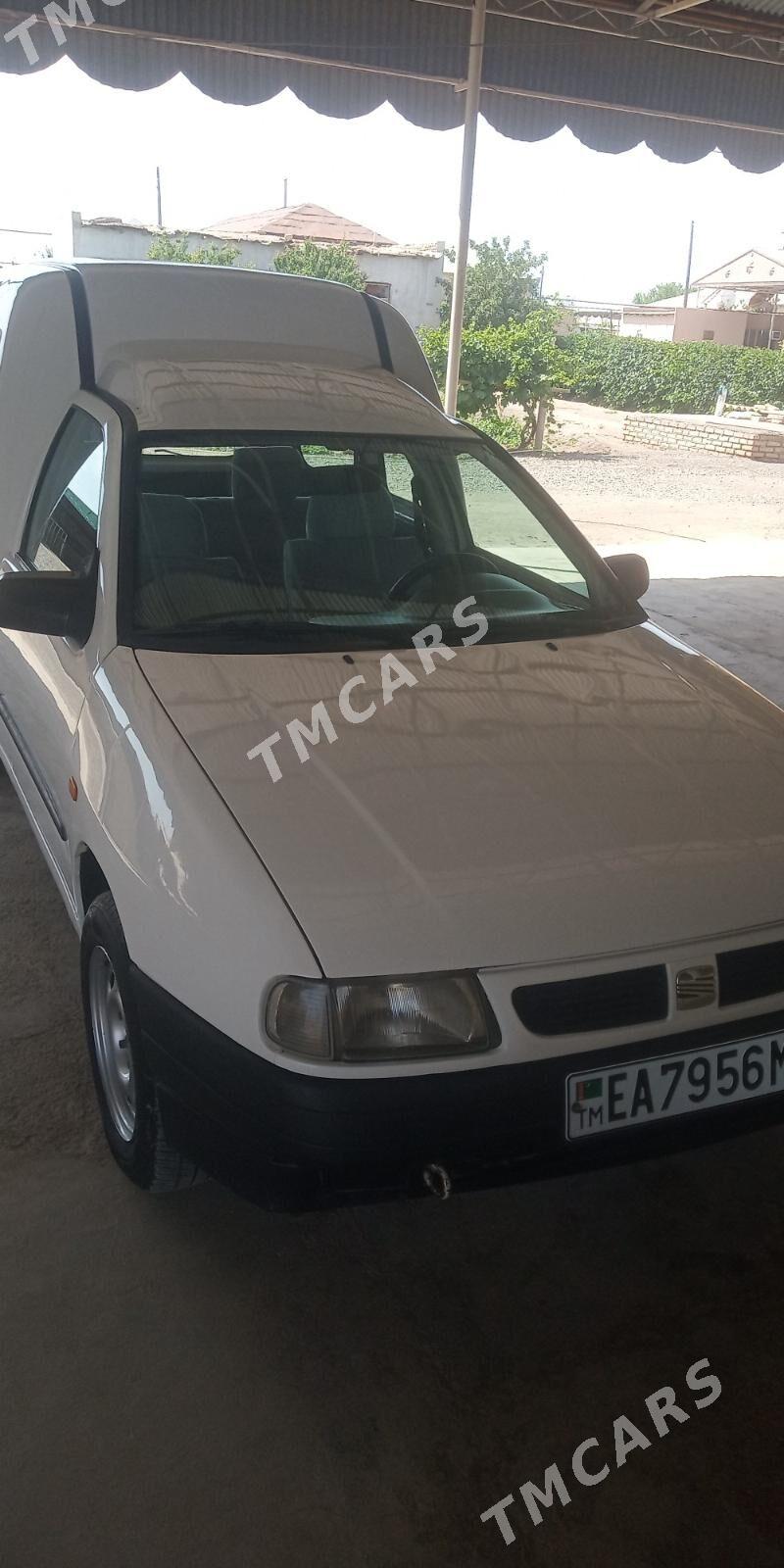 Volkswagen Caddy 2003 - 70 000 TMT - Мары - img 2