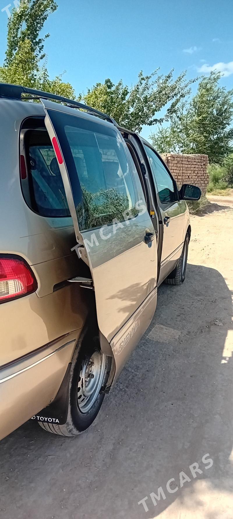 Toyota Sienna 2001 - 150 000 TMT - Daşoguz - img 7