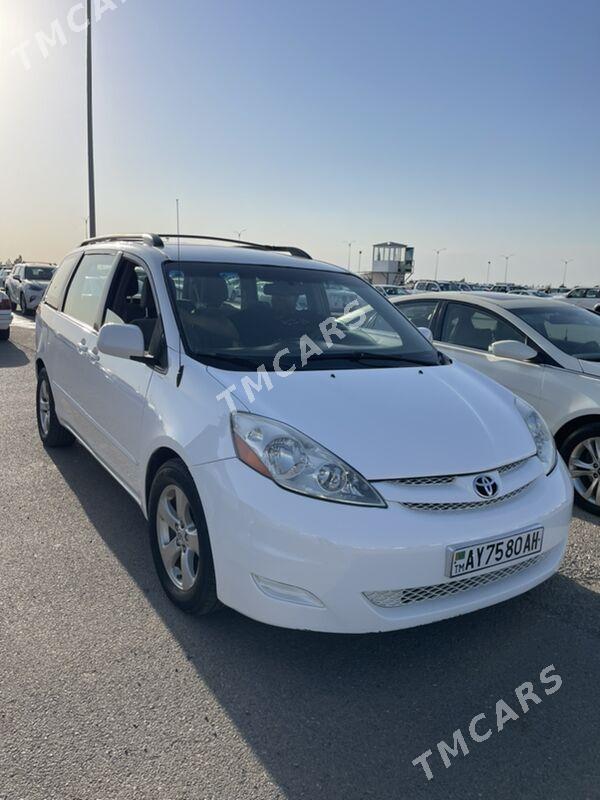 Toyota Sienna 2009 - 180 000 TMT - Ак-Бугдайский этрап - img 4