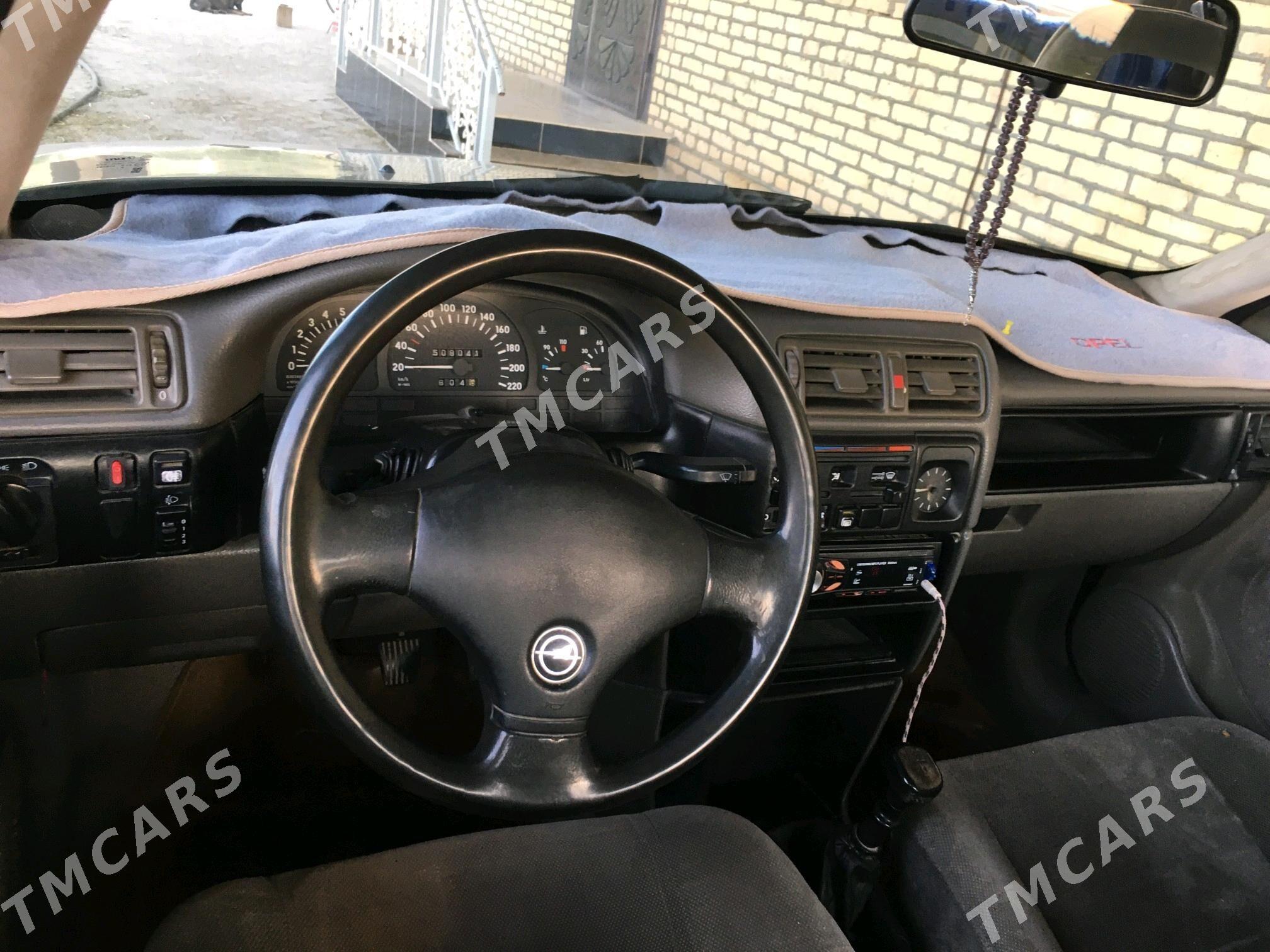 Opel Vectra 1990 - 39 000 TMT - Байрамали - img 4