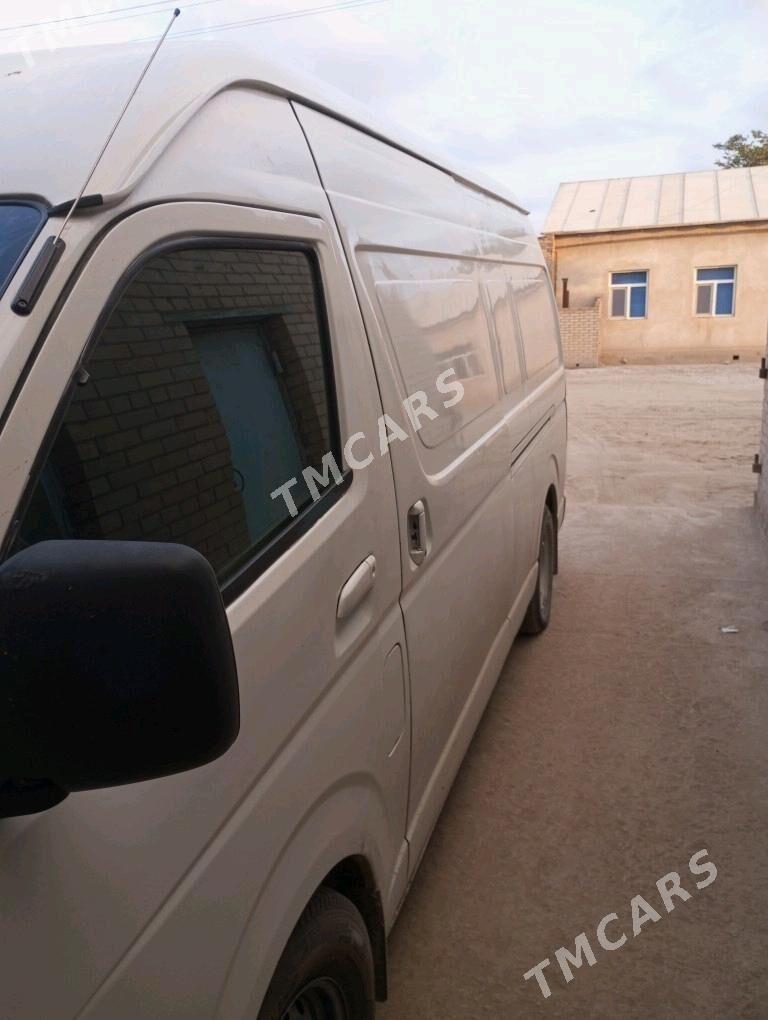 Toyota Hiace 2012 - 240 000 TMT - Халач - img 2