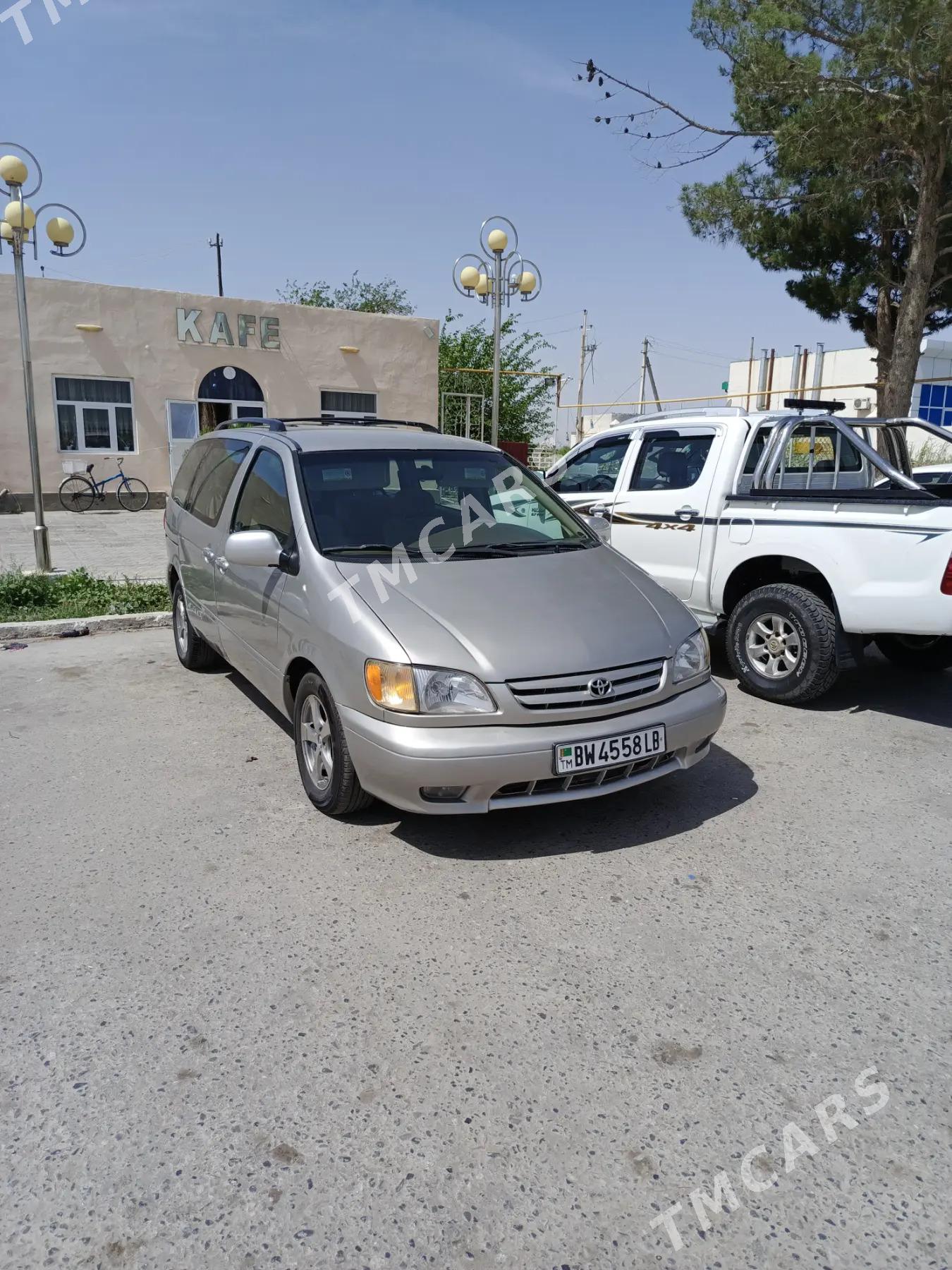 Toyota Sienna 2001 - 130 000 TMT - Türkmenabat - img 2