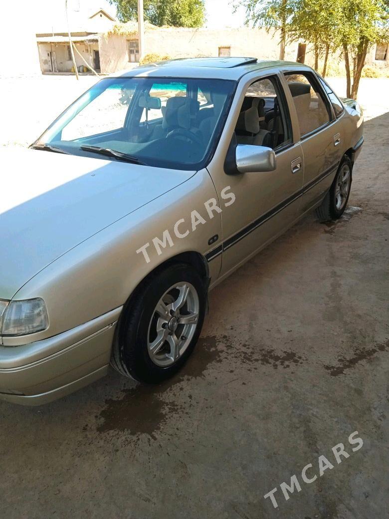 Opel Vectra 1990 - 26 000 TMT - Гурбансолтан Едже - img 4