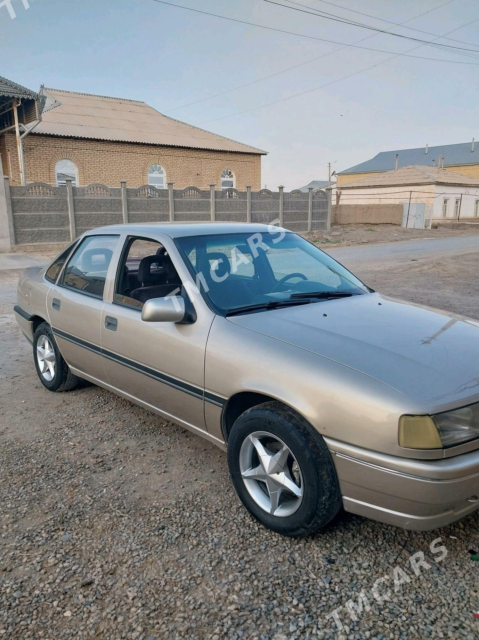 Opel Vectra 1990 - 25 000 TMT - Мары - img 5