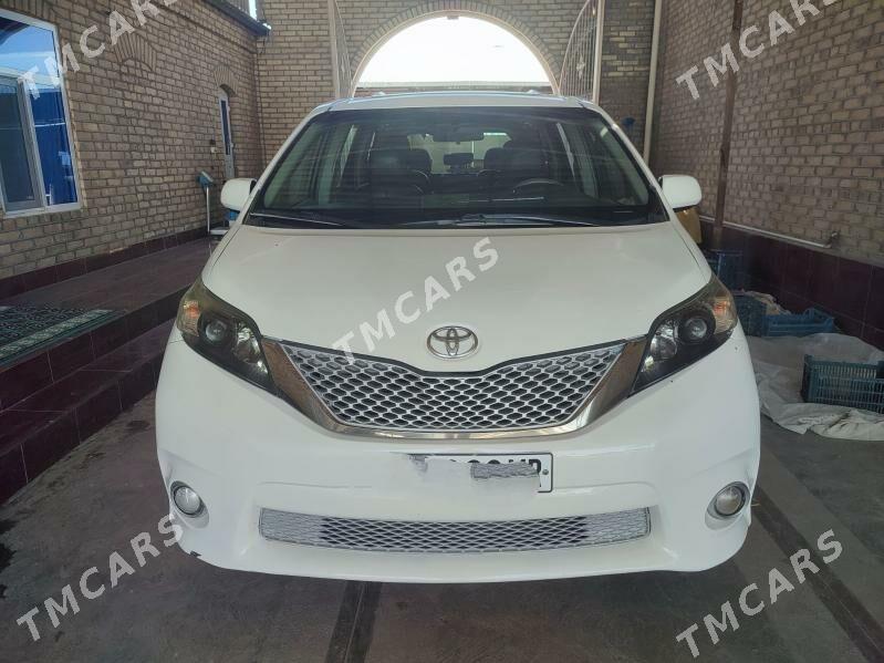 Toyota Sienna 2011 - 250 000 TMT - Mary - img 2