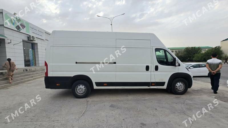 Toyota Hiace 2017 - 380 000 TMT - Бузмеин - img 4