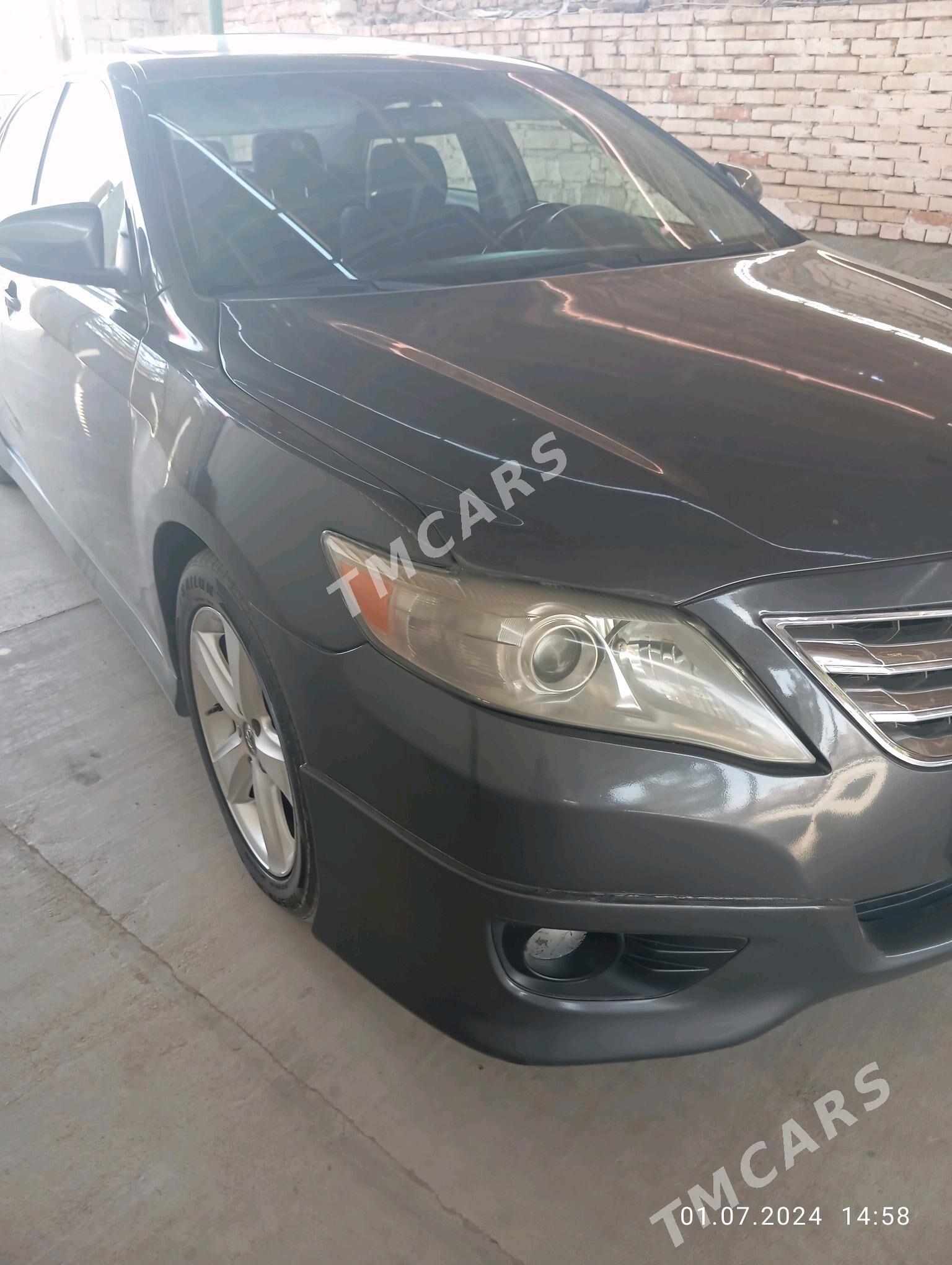 Toyota Camry 2010 - 140 000 TMT - Гумдаг - img 2