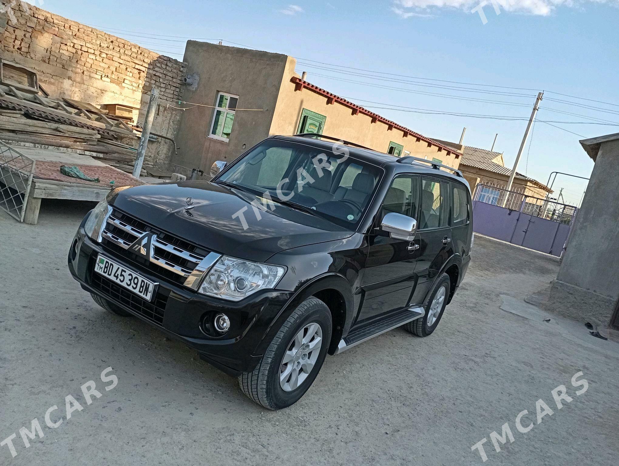 Mitsubishi Pajero 2013 - 290 000 TMT - Берекет - img 3