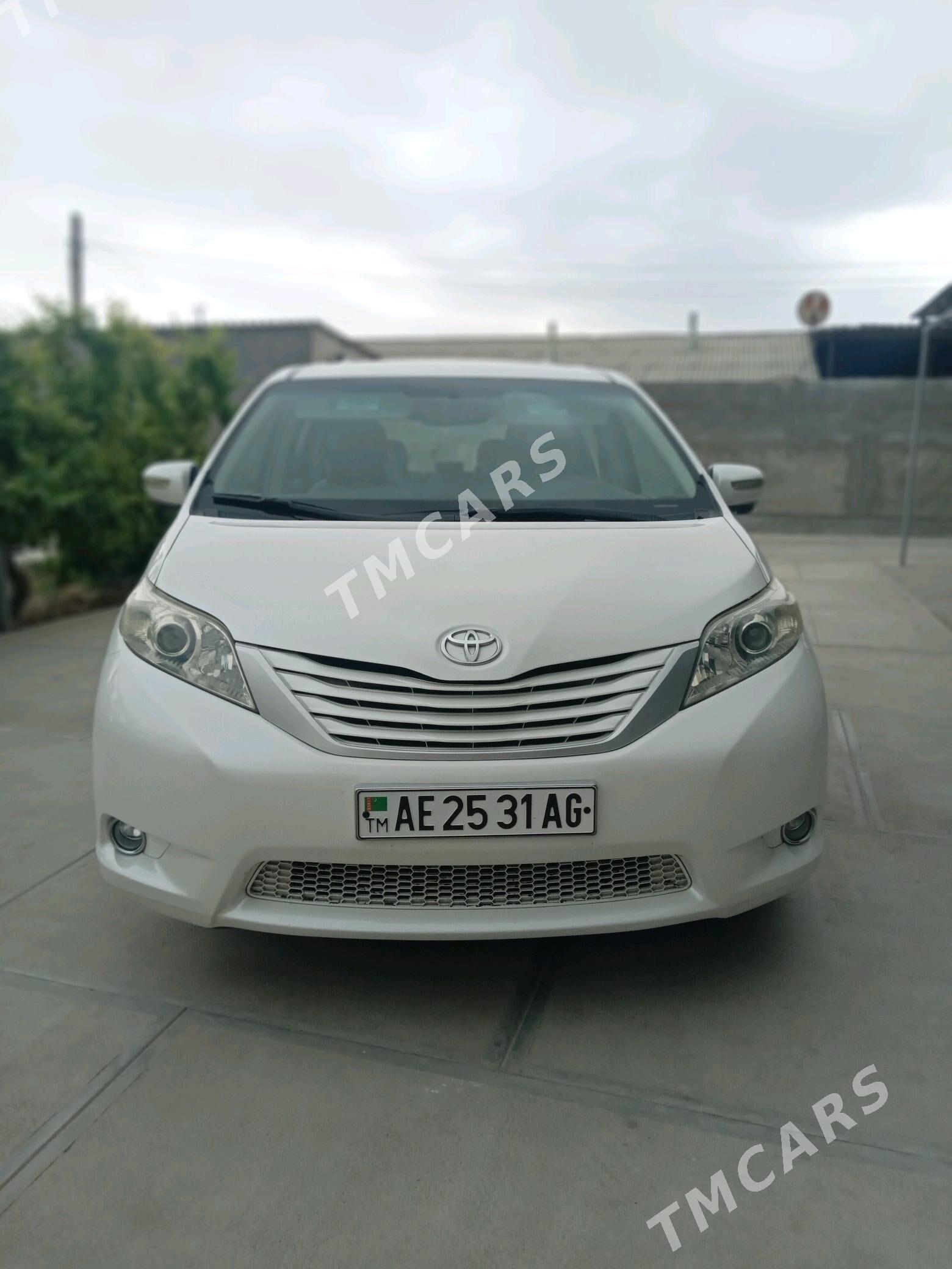 Toyota Sienna 2011 - 252 000 TMT - Aşgabat - img 2